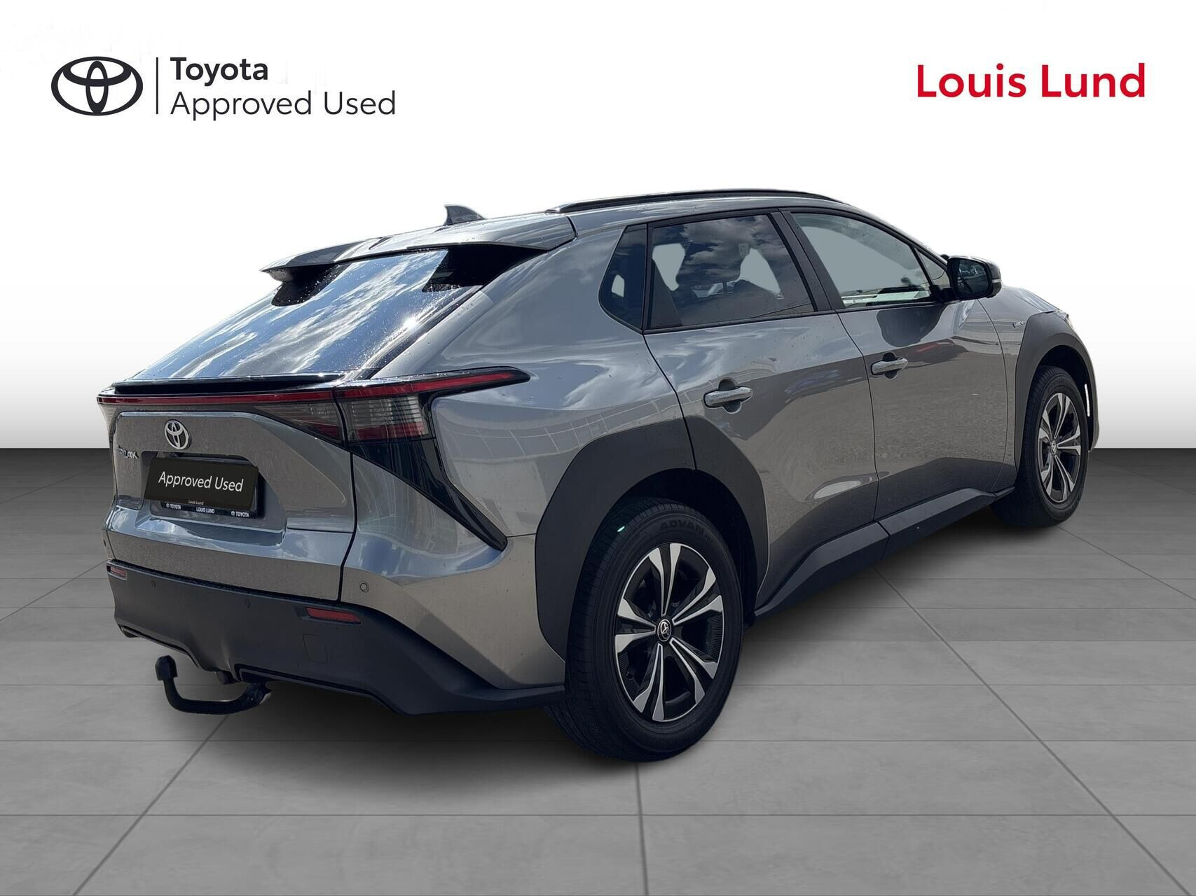 Grå Toyota BZ4X fra 2024