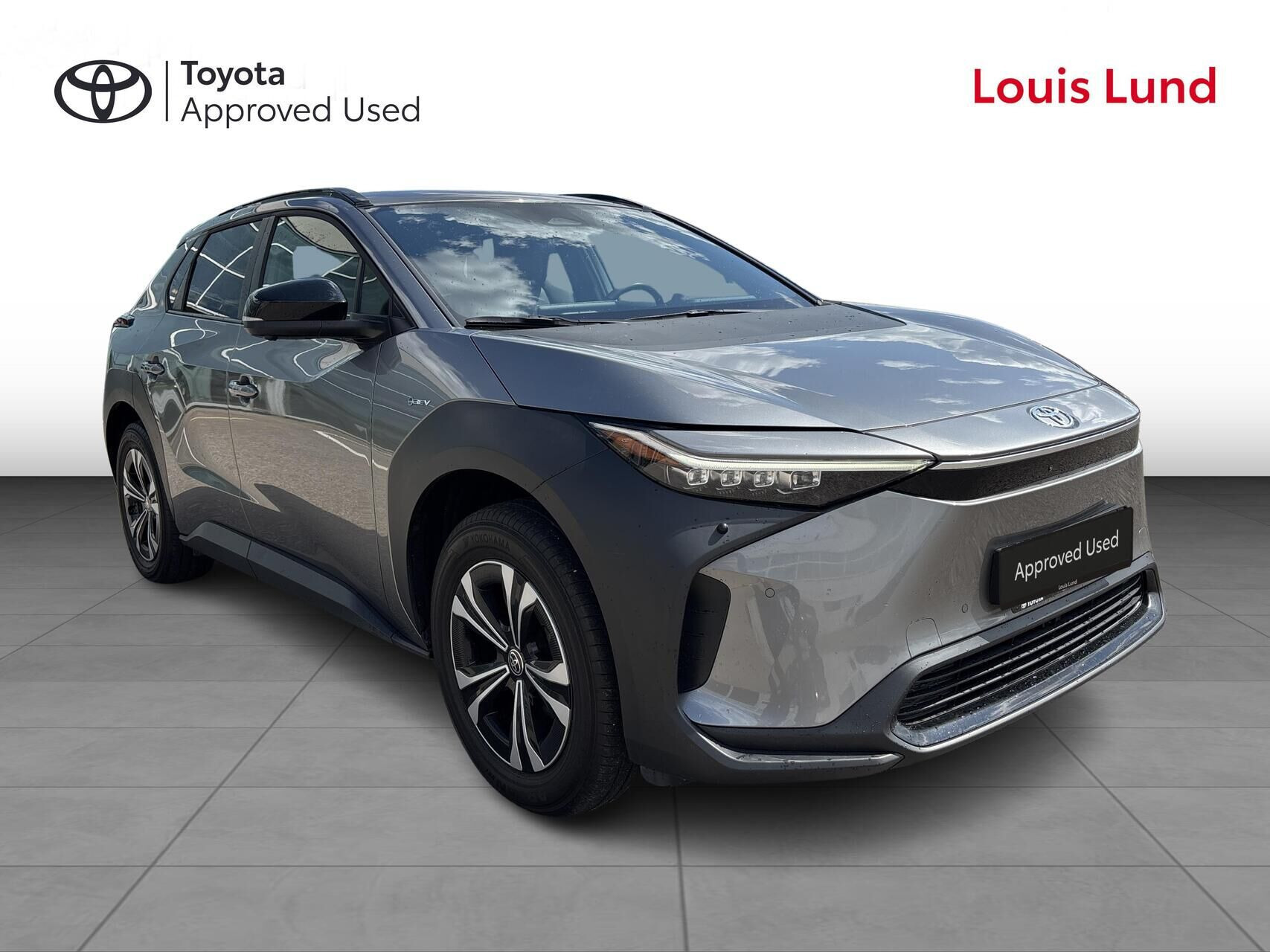 Grå Toyota BZ4X fra 2024