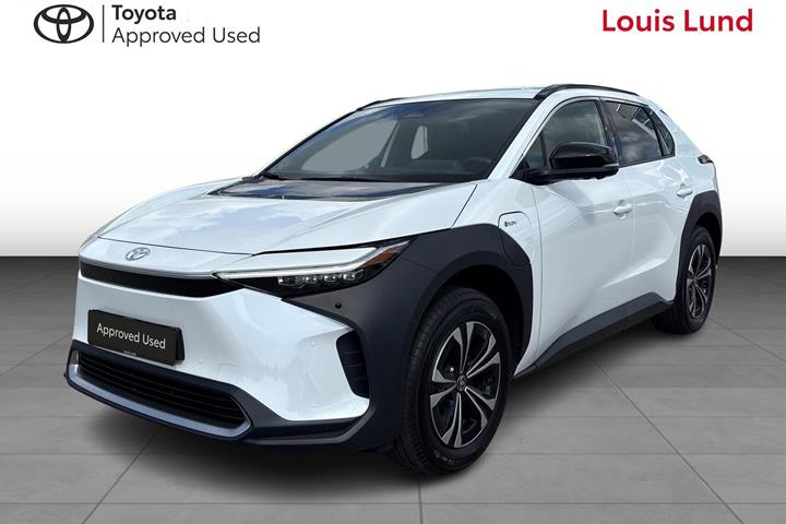 Hvid Toyota BZ4X fra 2025 set udefra