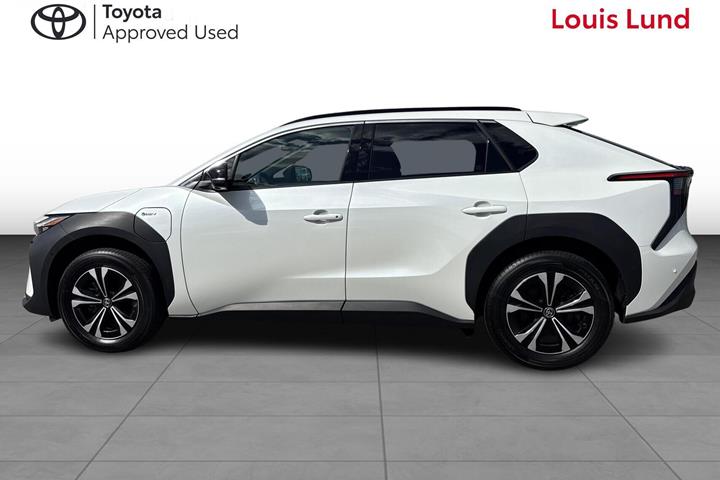 Hvid Toyota BZ4X fra 2025