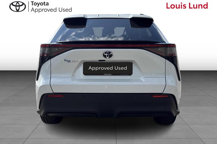 Hvid Toyota BZ4X fra 2025