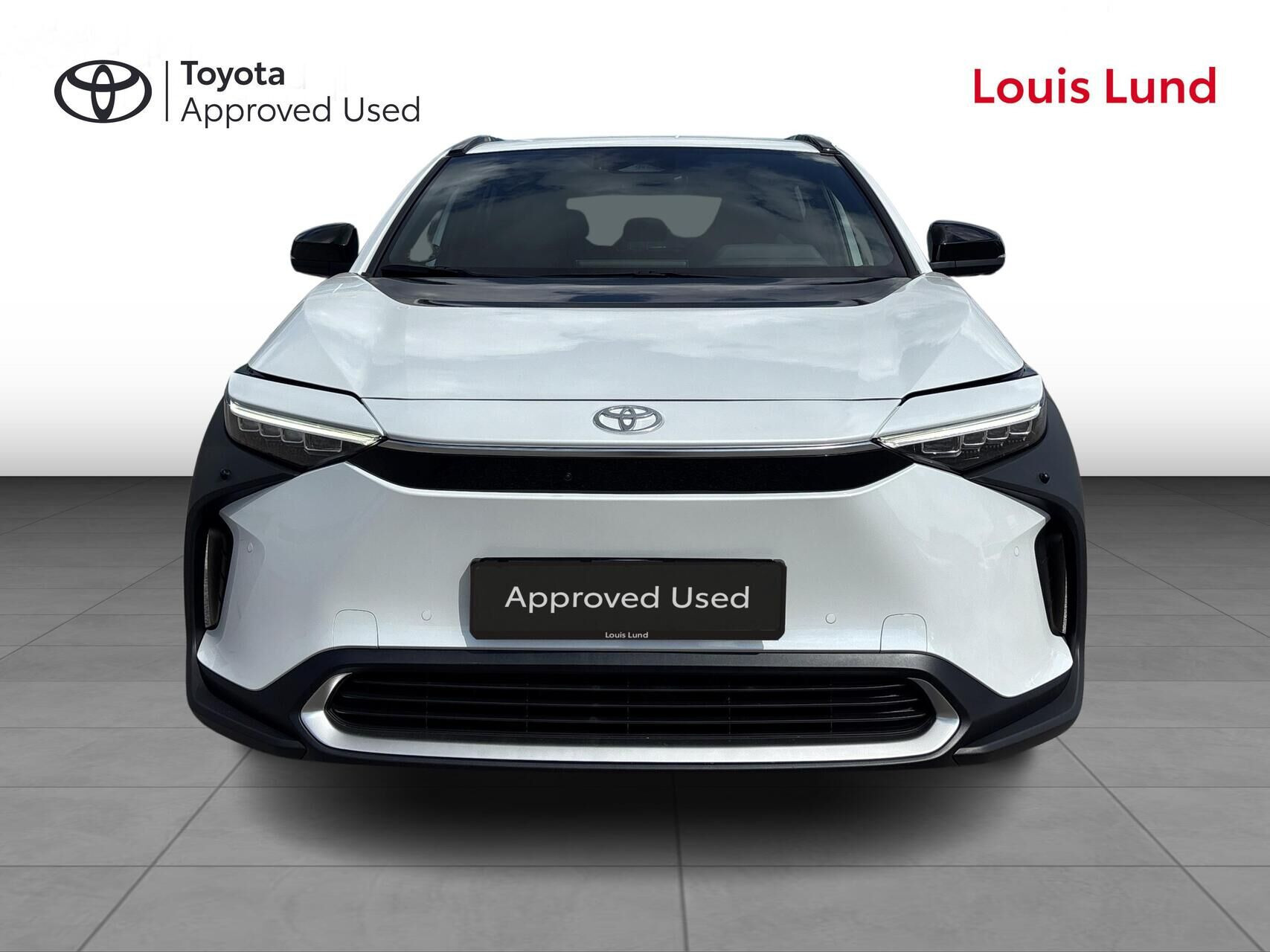 Hvid Toyota BZ4X fra 2025