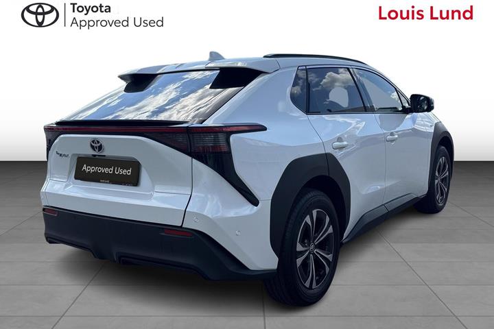 Hvid Toyota BZ4X fra 2025