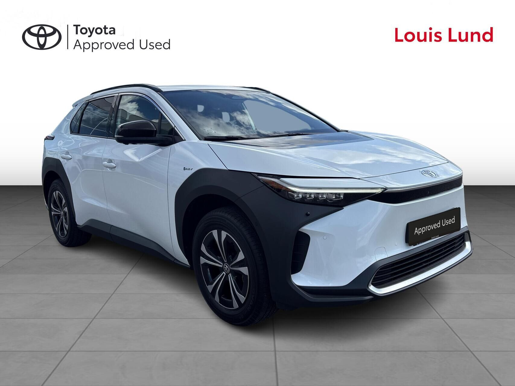 Hvid Toyota BZ4X fra 2025