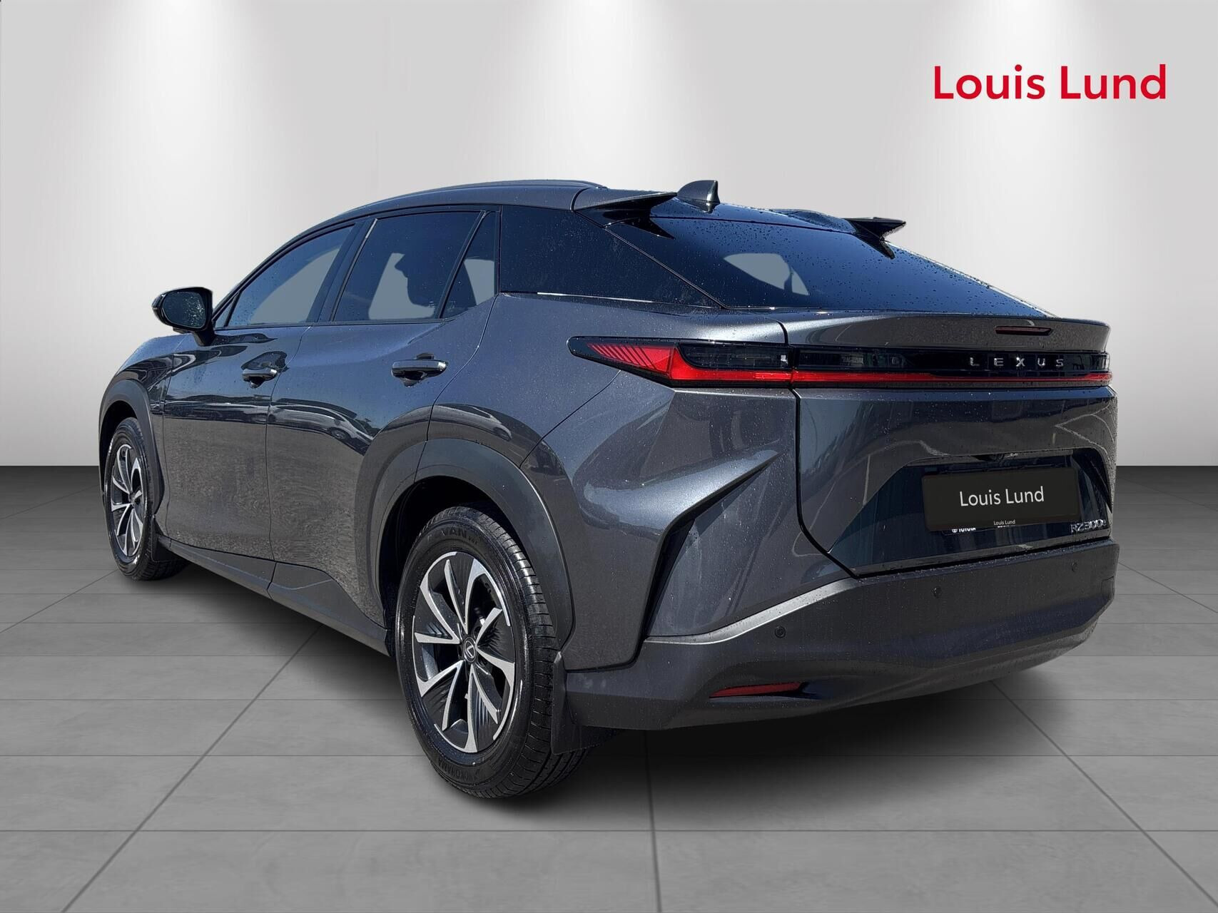 Grå Lexus RZ fra 2026
