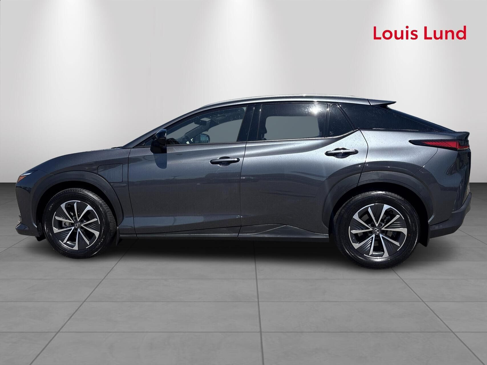 Grå Lexus RZ fra 2026