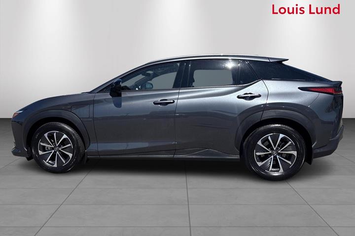 Grå Lexus RZ fra 2026