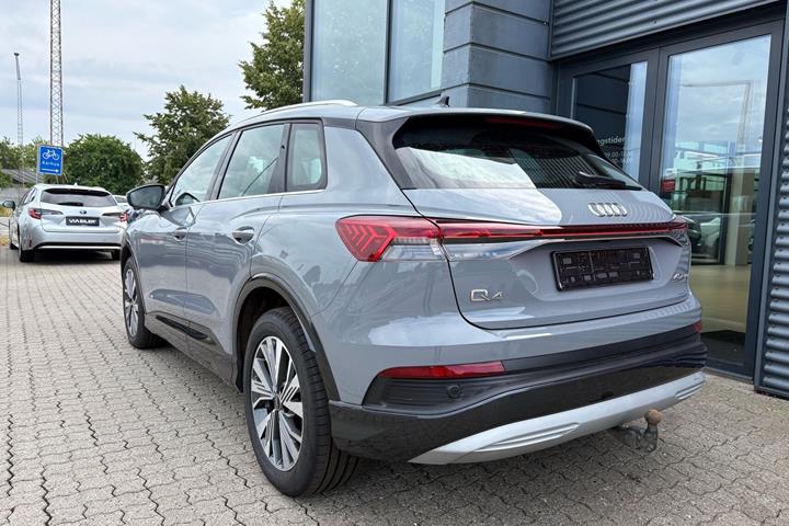 Grå Audi Q4 fra 2023
