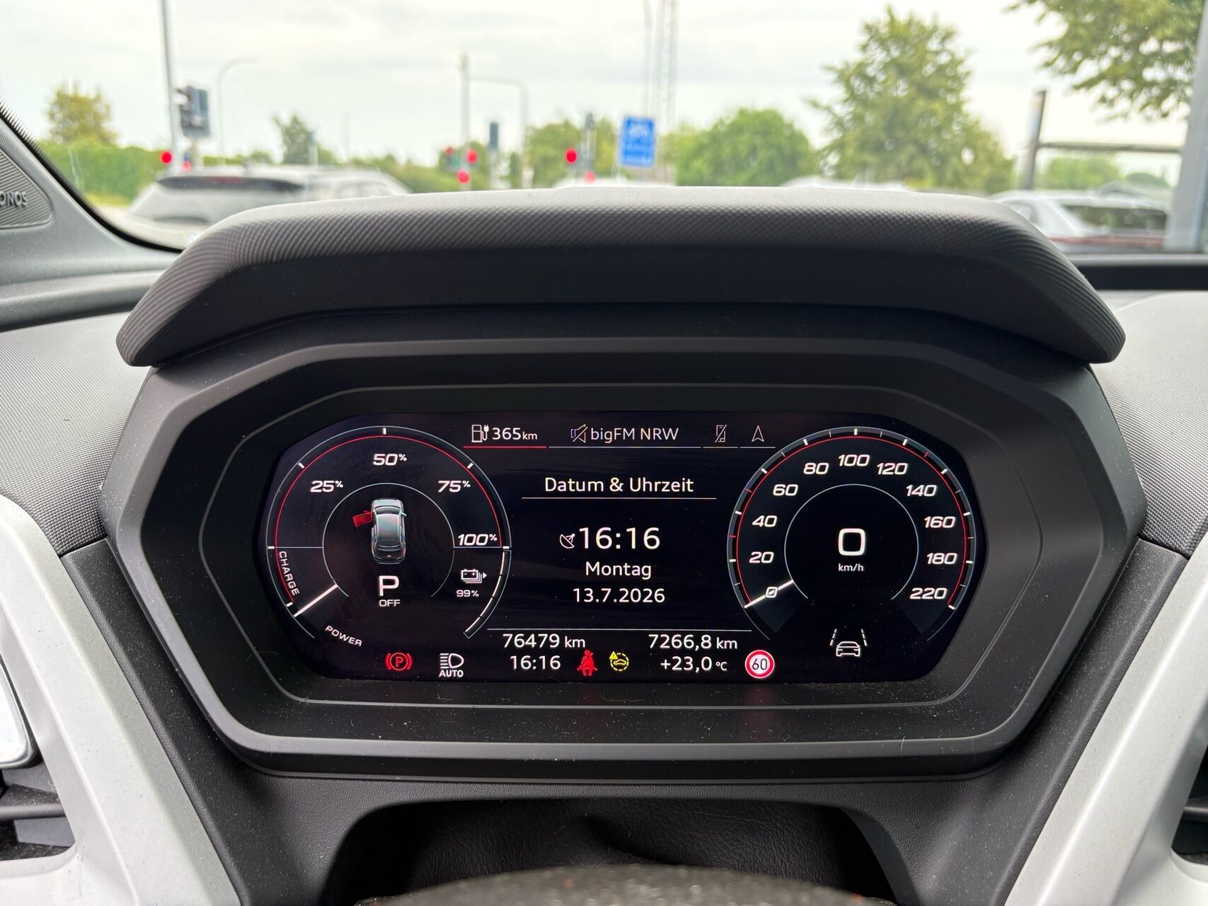 Grå Audi Q4 fra 2023