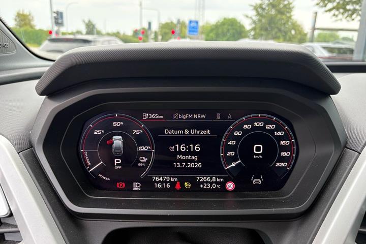 Grå Audi Q4 fra 2023