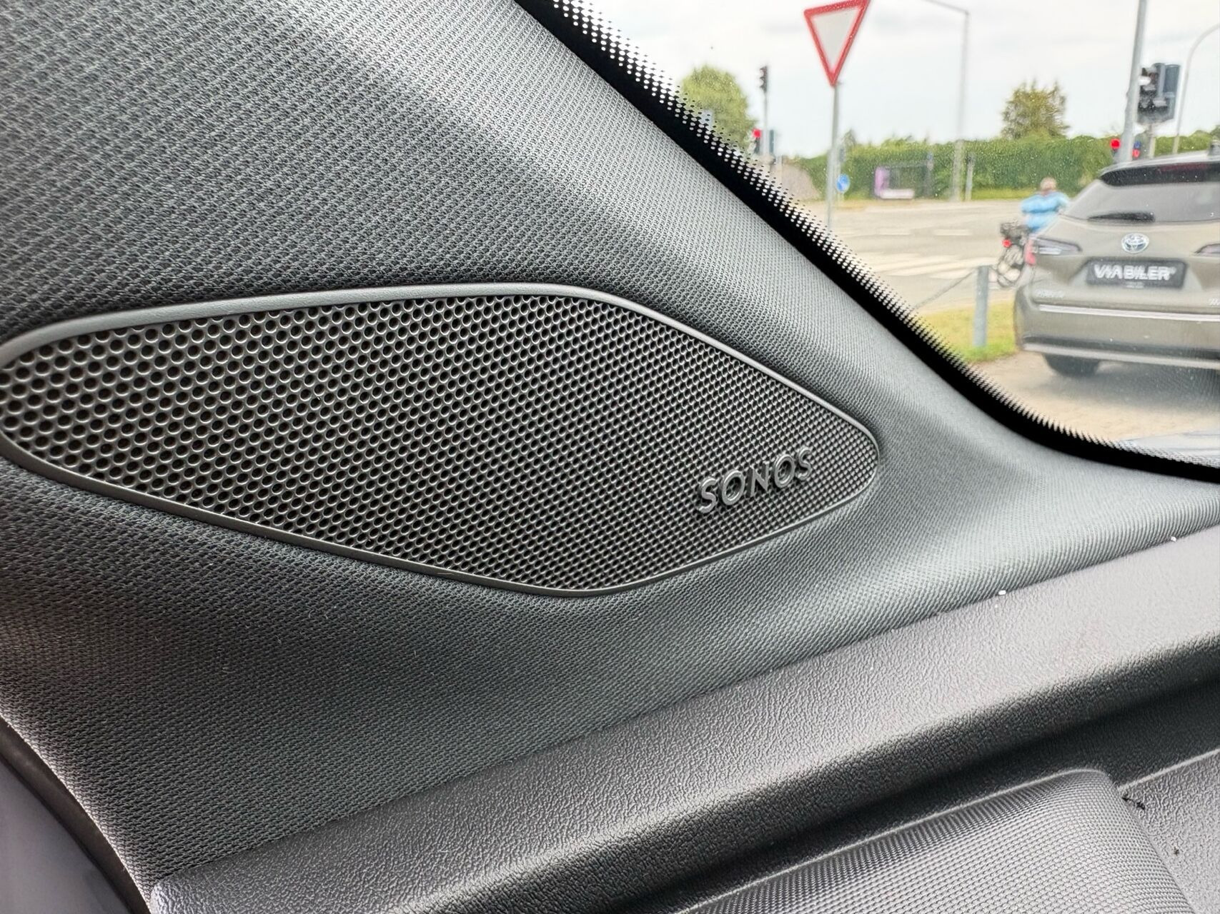 Grå Audi Q4 fra 2023