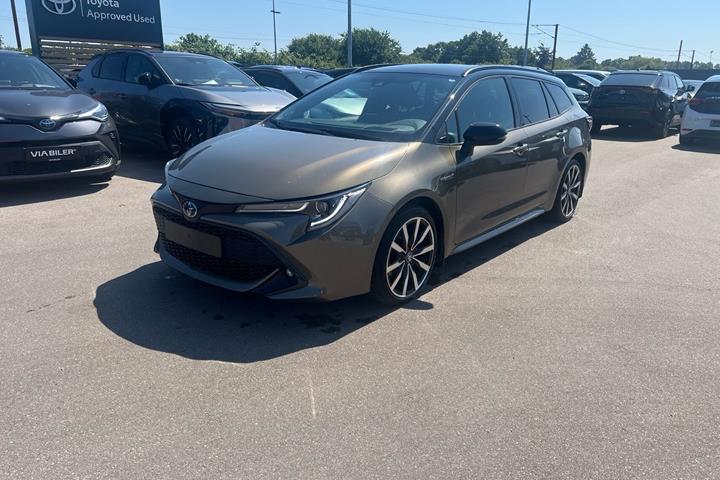 Bronze Toyota Corolla fra 2021 set udefra