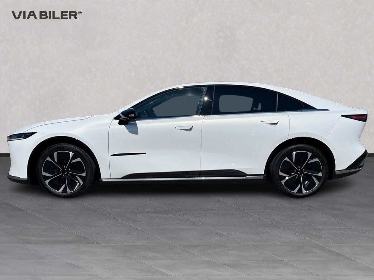 Hvid Mazda 6e fra 2026