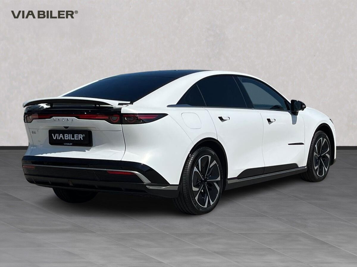 Hvid Mazda 6e fra 2026