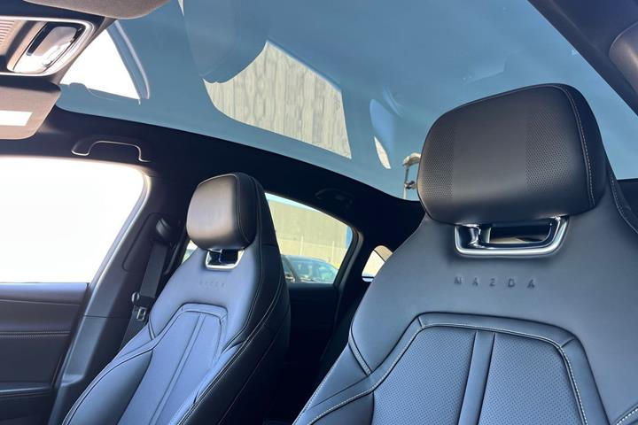 Hvid Mazda 6e fra 2026