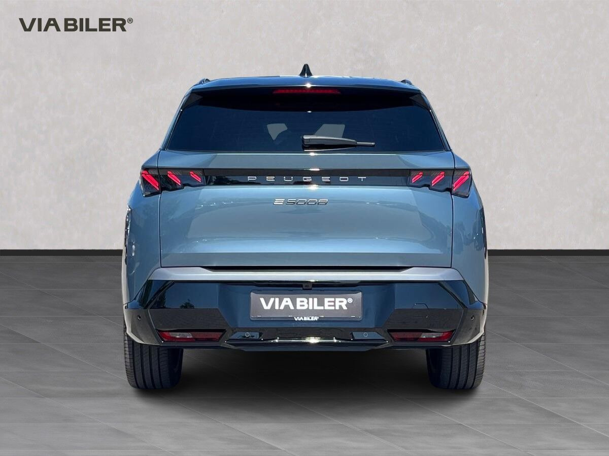 Blå Peugeot e-5008 fra 2025