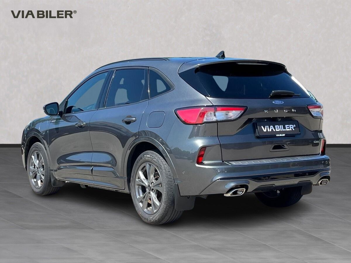 Sort Ford Kuga fra 2022