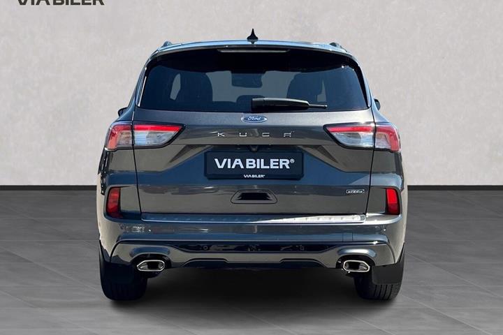 Sort Ford Kuga fra 2022