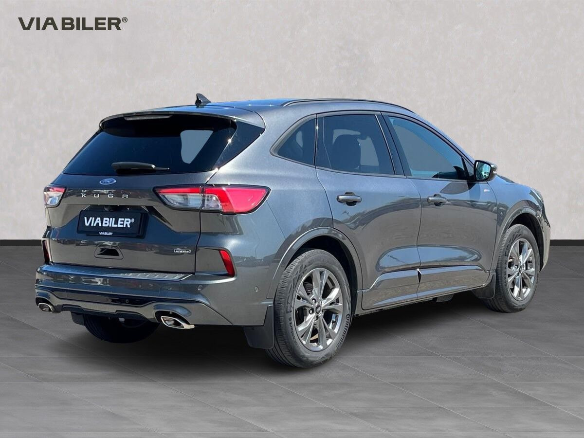 Sort Ford Kuga fra 2022