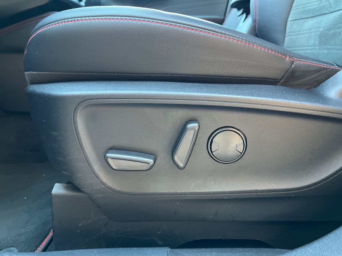 Sort Ford Kuga fra 2022