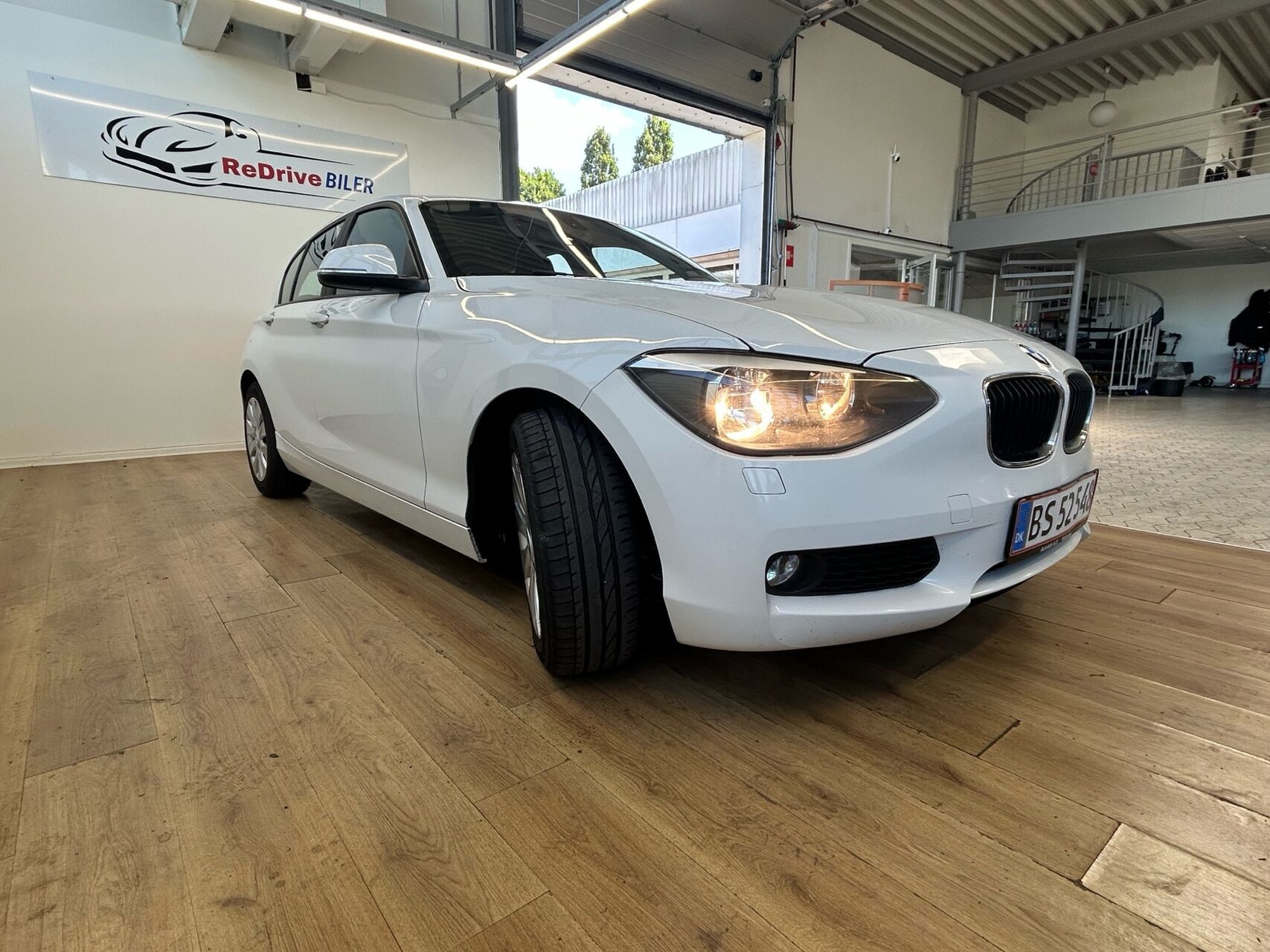 Hvid BMW 116d fra 2014