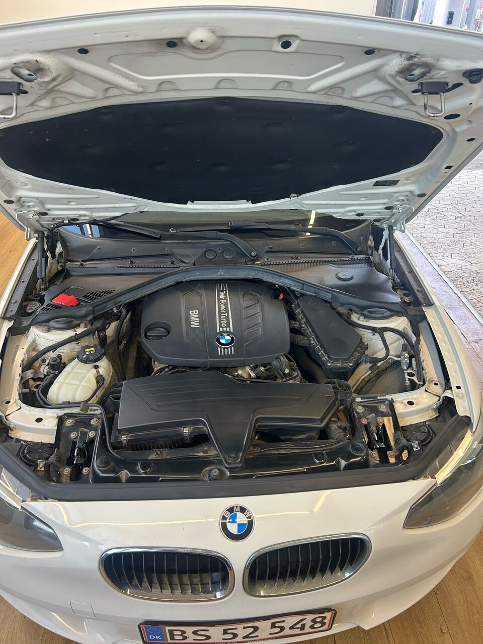 Hvid BMW 116d fra 2014
