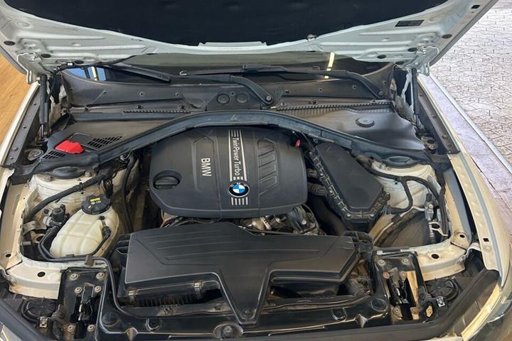 Hvid BMW 116d fra 2014