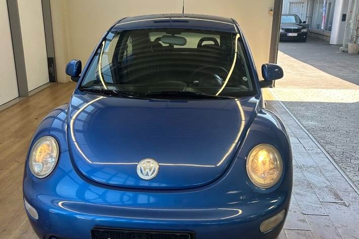Blå VW Beetle fra 1999
