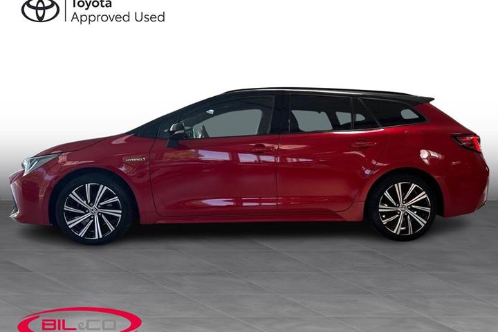 Rød Toyota Corolla fra 2021