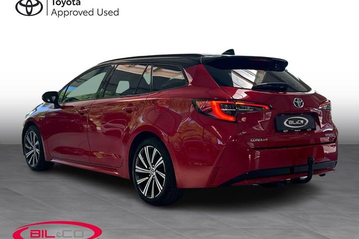 Rød Toyota Corolla fra 2021