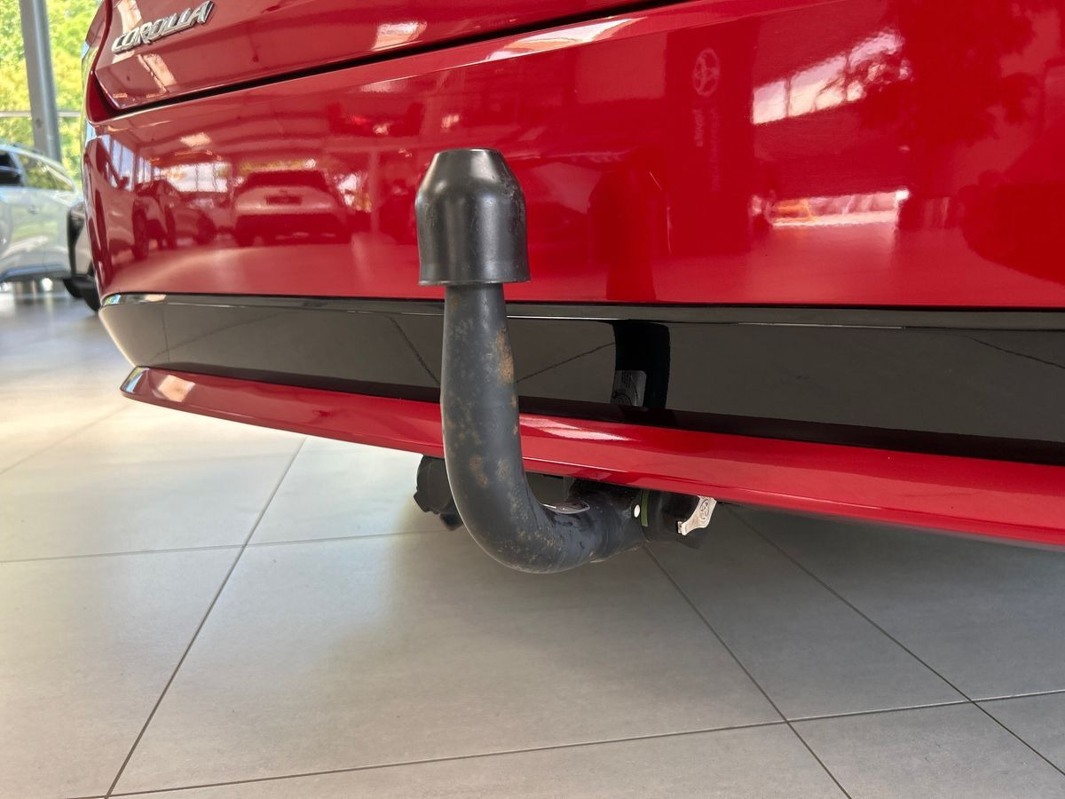 Rød Toyota Corolla fra 2021