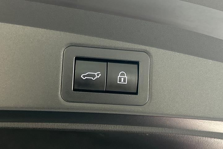Rød Toyota Corolla fra 2021