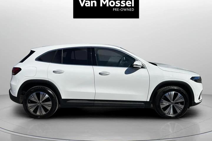 Hvid Mercedes EQA 250 fra 2023