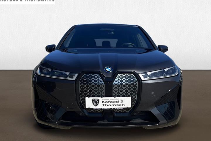 Grå BMW iX fra 2023