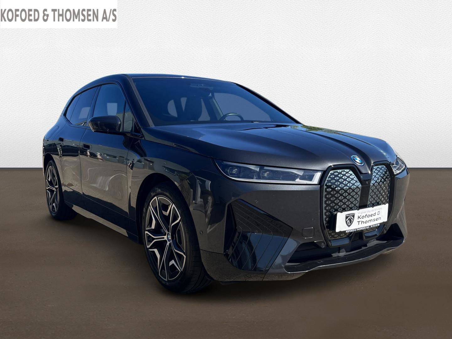 Grå BMW iX fra 2023