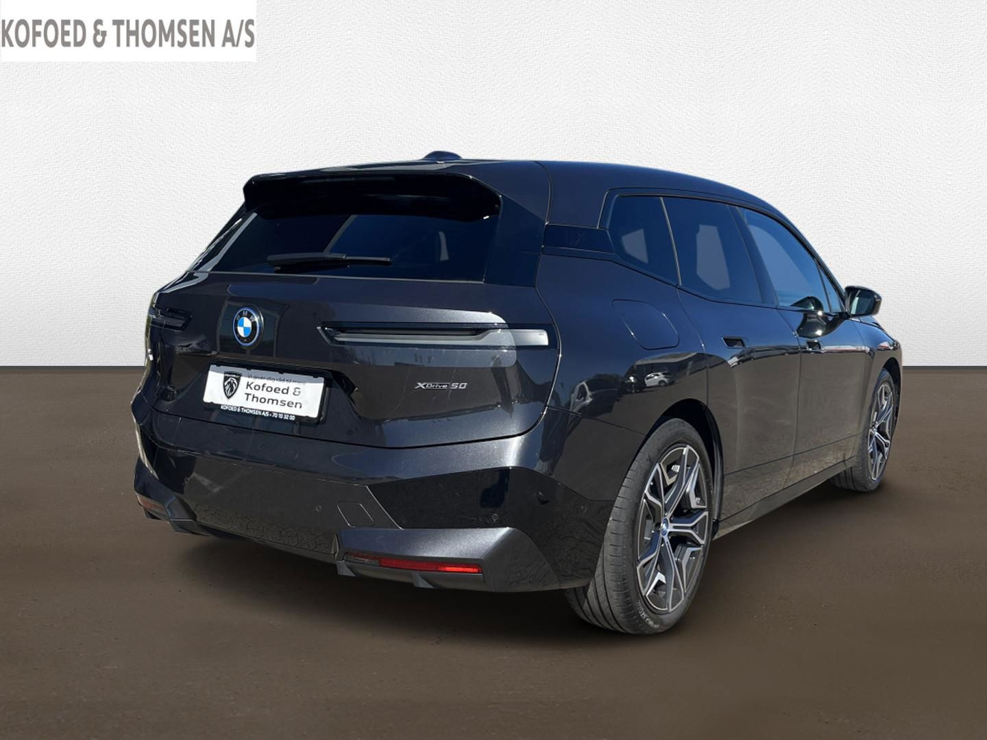 Grå BMW iX fra 2023