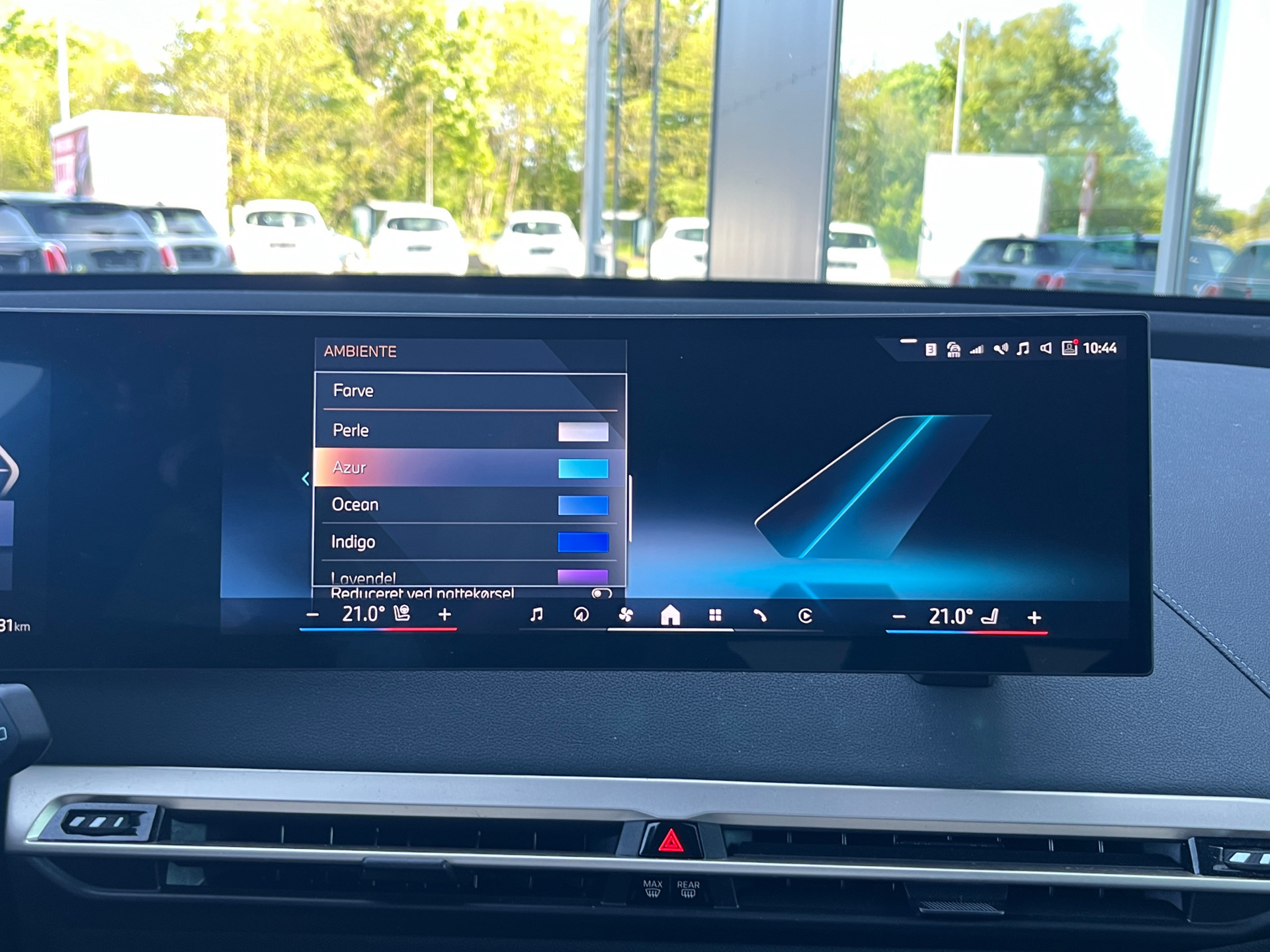 Grå BMW iX fra 2023