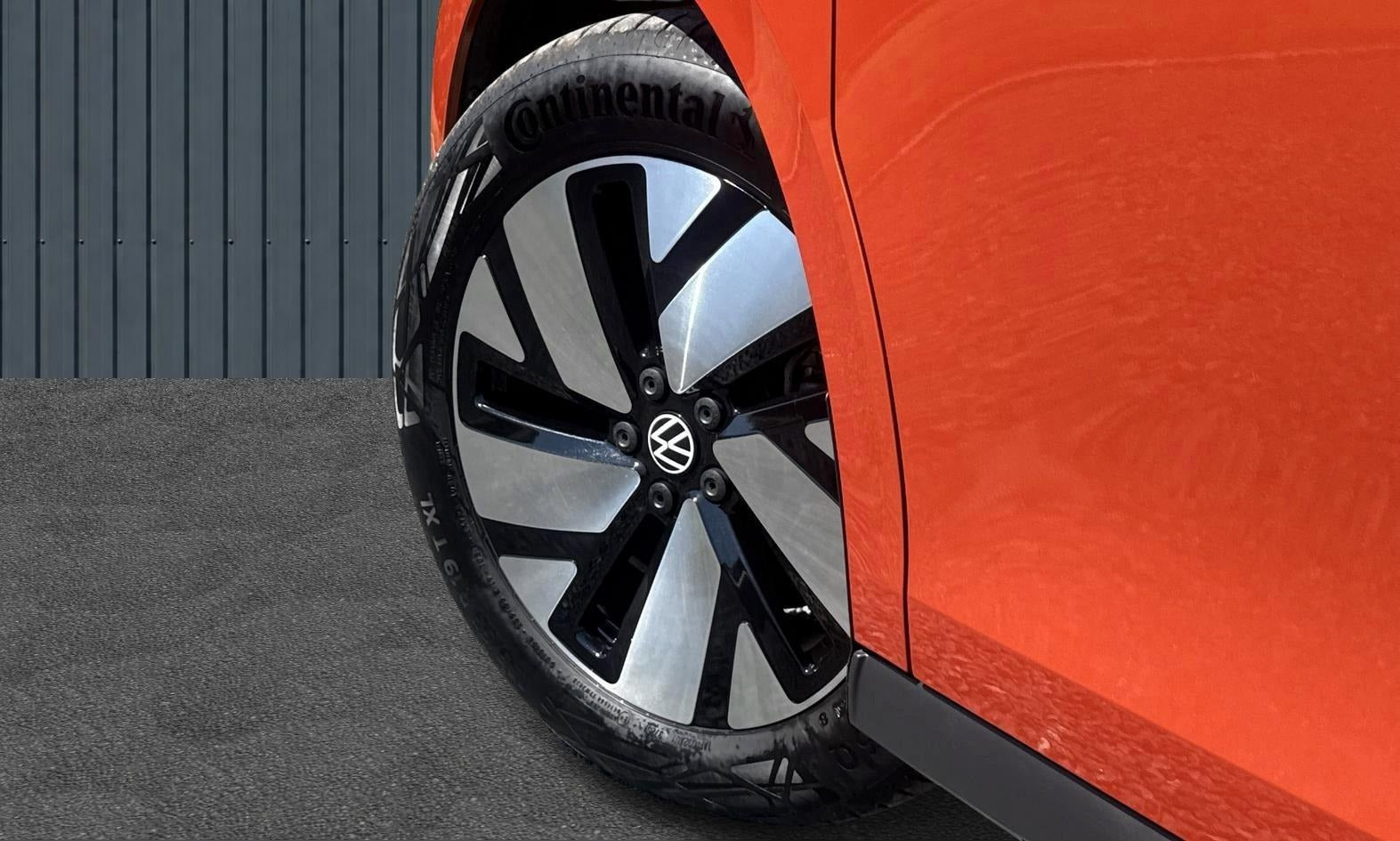 Orange VW ID.Buzz fra 2024