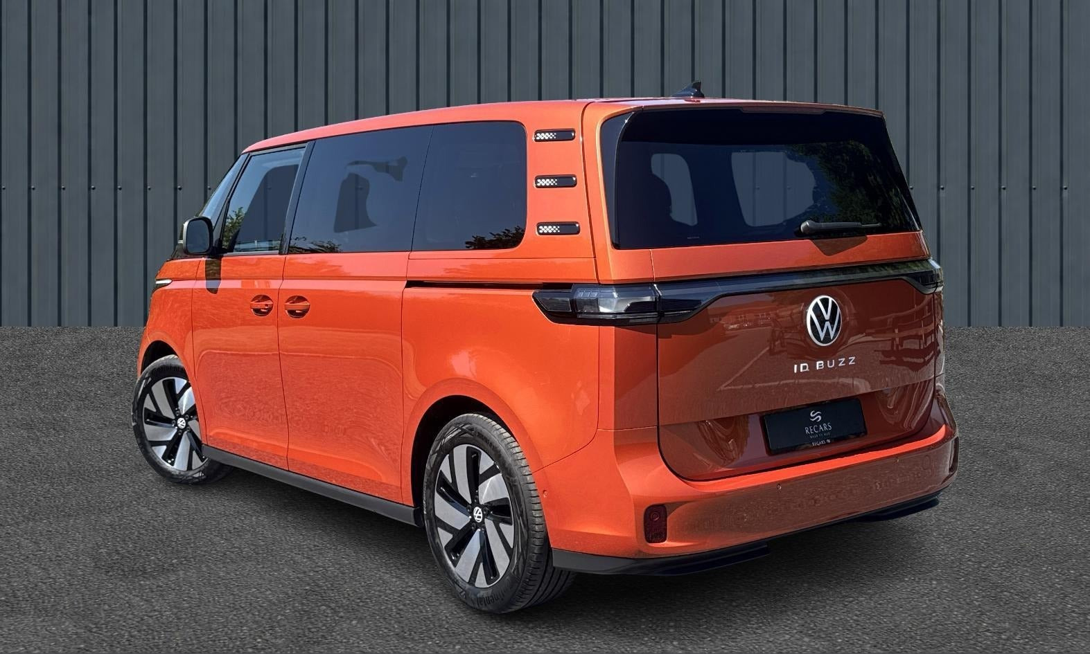 Orange VW ID.Buzz fra 2024