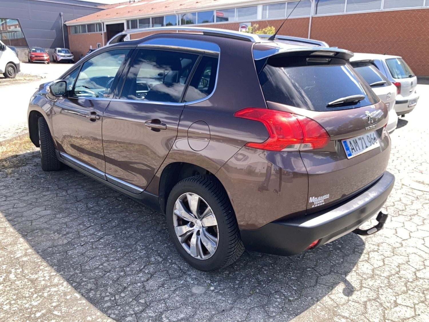 Brun Peugeot 2008 fra 2014