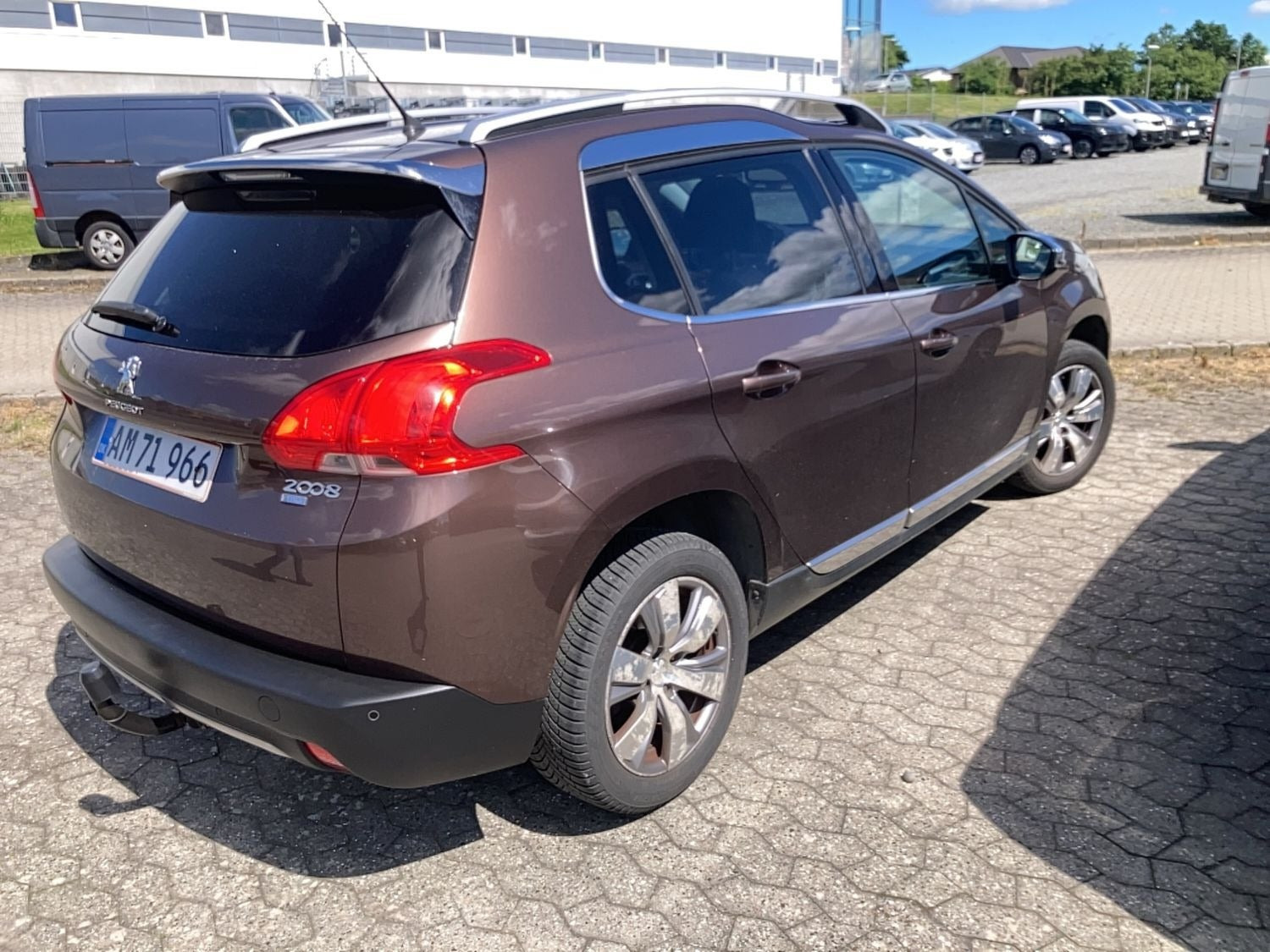 Brun Peugeot 2008 fra 2014