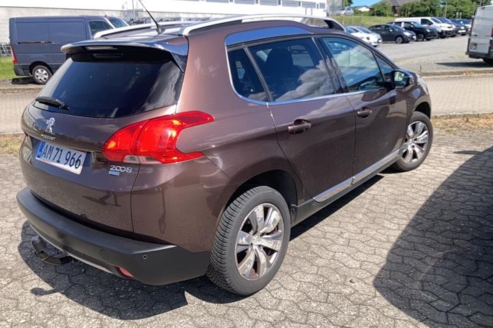 Brun Peugeot 2008 fra 2014
