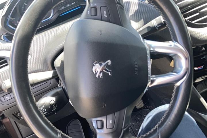 Brun Peugeot 2008 fra 2014