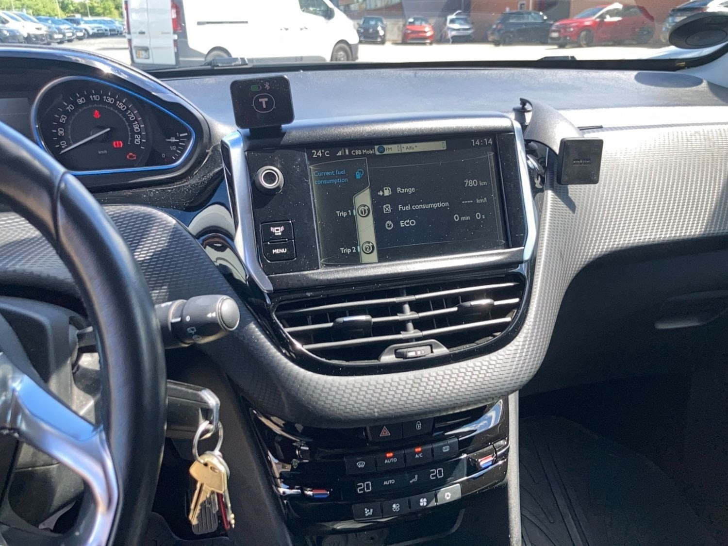 Brun Peugeot 2008 fra 2014
