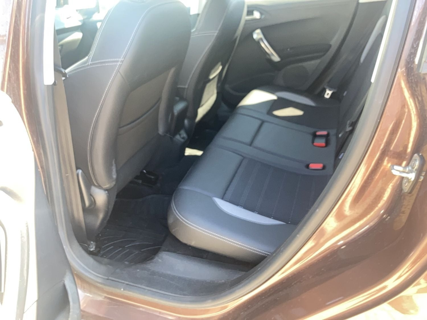 Brun Peugeot 2008 fra 2014