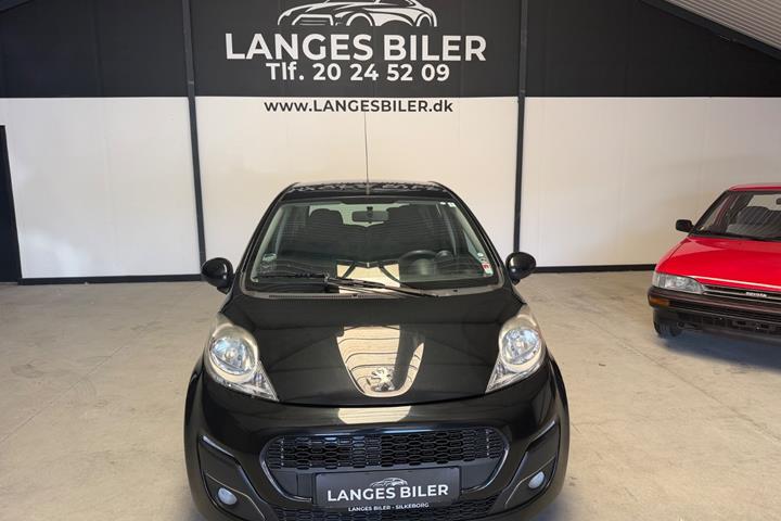 Sort Peugeot 107 fra 2014