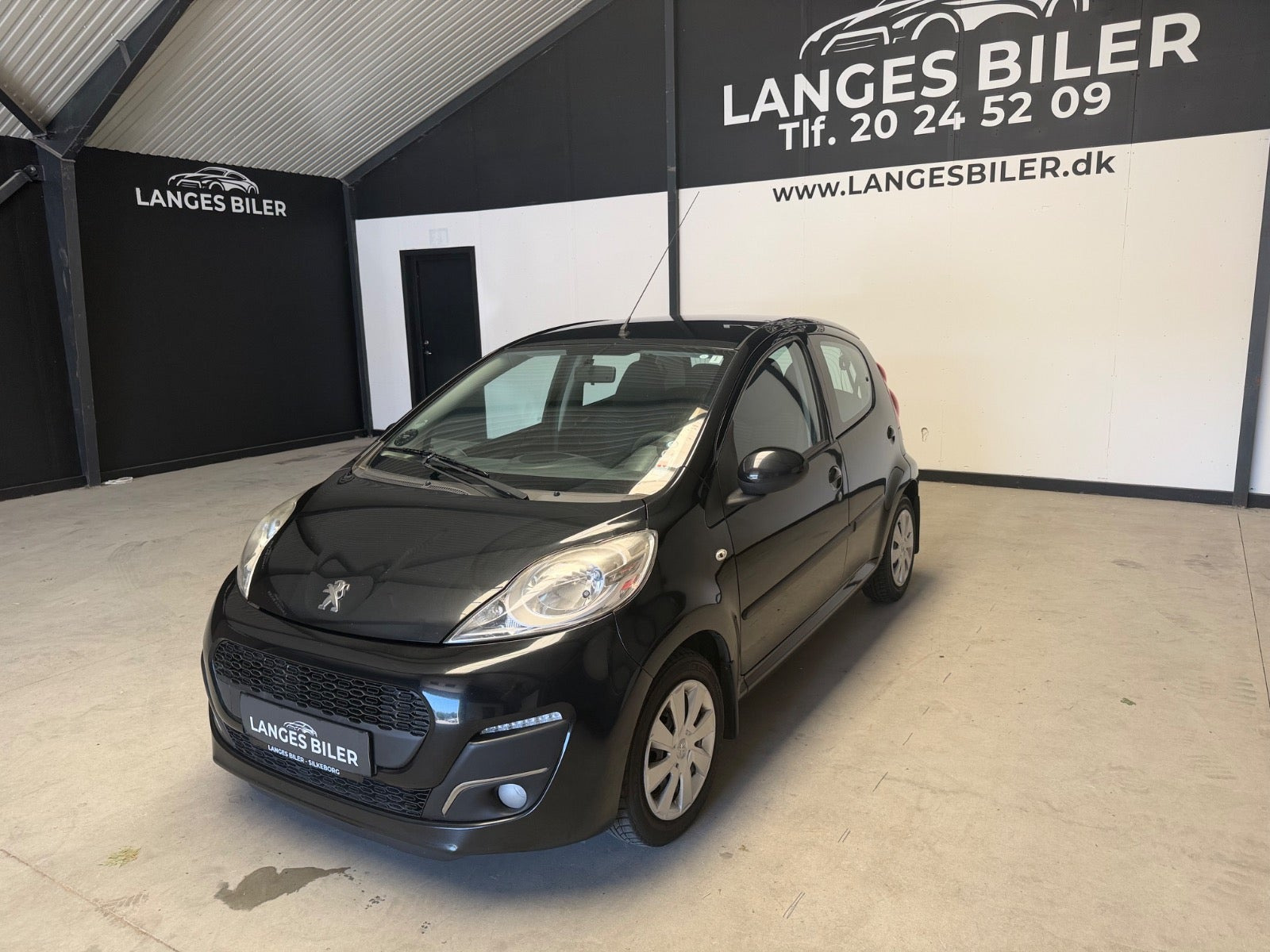 Sort Peugeot 107 fra 2014
