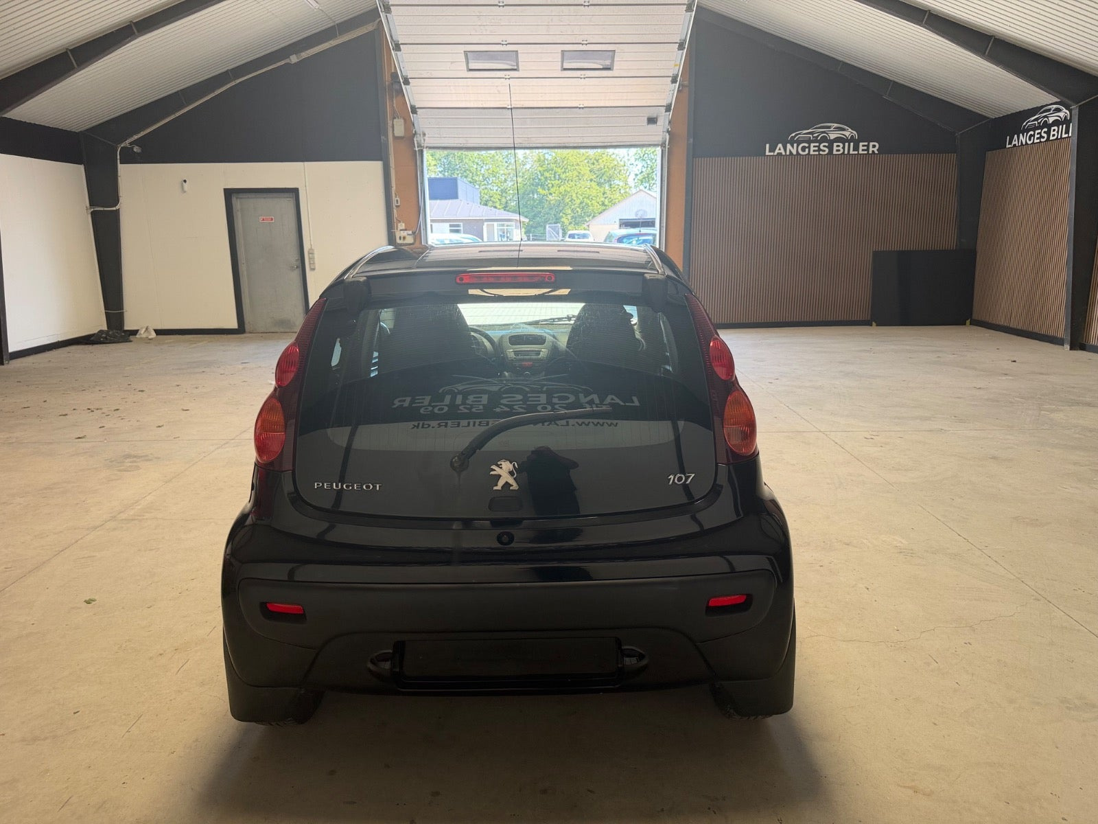 Sort Peugeot 107 fra 2014