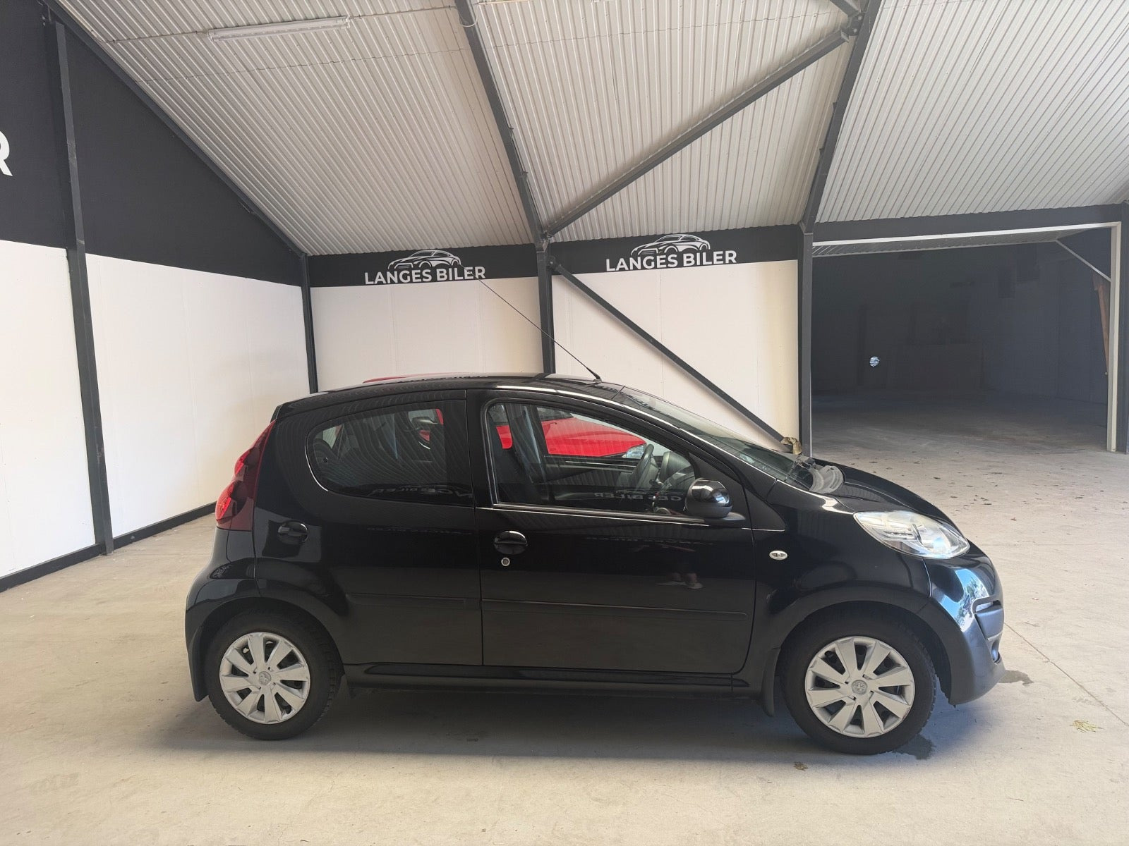 Sort Peugeot 107 fra 2014