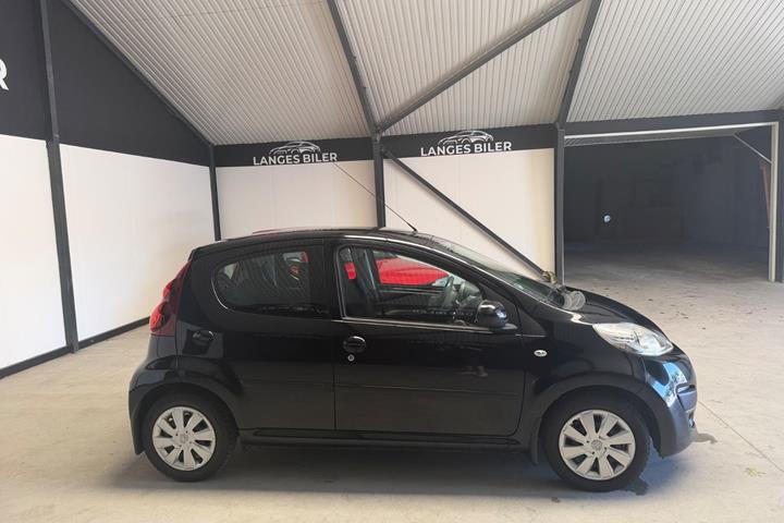 Sort Peugeot 107 fra 2014